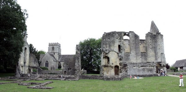Ruins of Minster Lovell - Photo by mym