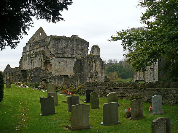 Ruins of Minster Lovell - Photo by Robin Drayon